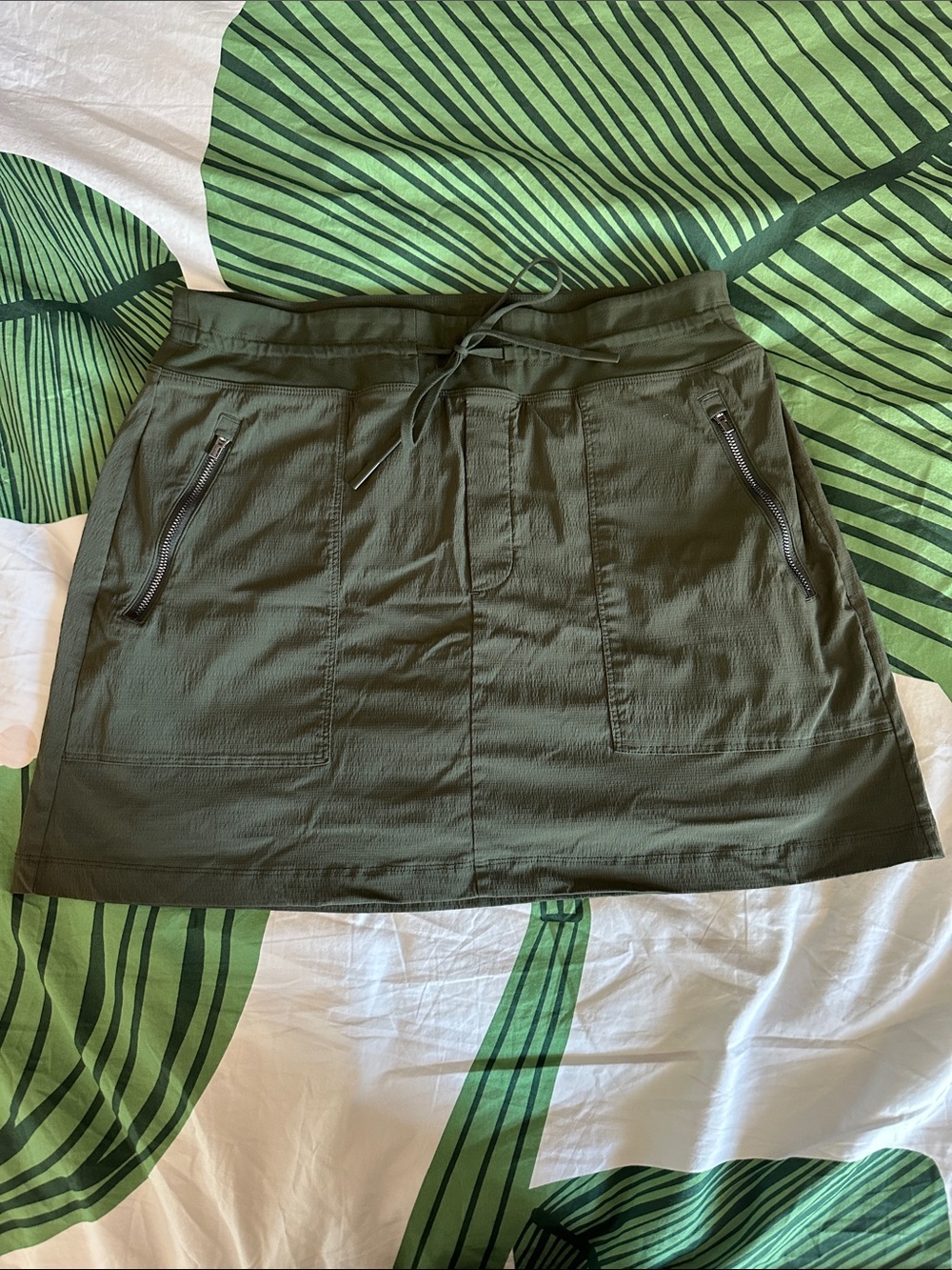 Athleta Trekkie Mid-Rise Skort